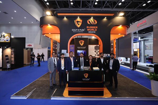 Custom stand build for Gulf o Flex by Strokes Exhibits